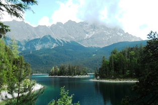 Eibsee mit Blick auf die Zugspitze